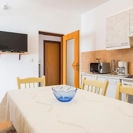 アパート Sandra プーラ